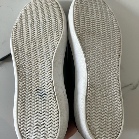 Lacoste men’s Larond black sneakers - Picture 6 of 7